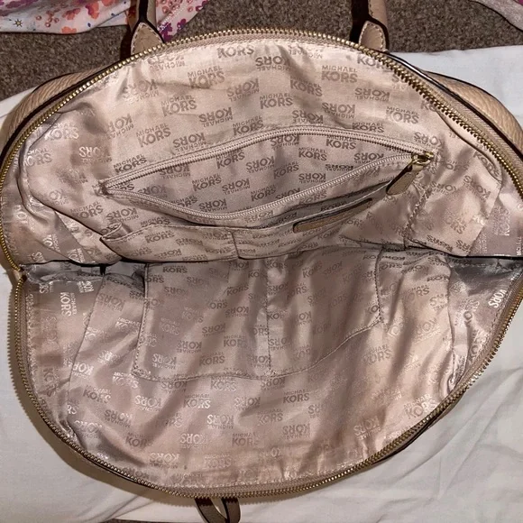Nude Michael Kors Handbag amazing condition - Picture 3 of 9